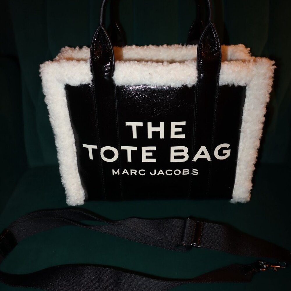 Marc Jacobs Shiny Calfskin Faux Shearling Large The Traveler Tote Bag Black Pre-